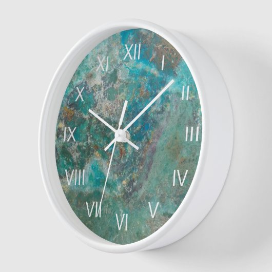 青いクリソコラ石と白いローマ数字 壁時計 (傾斜)