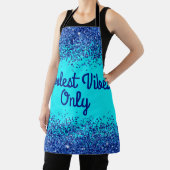 青いグリッターと文字オンティール(緑がかった色)クール – ビーブのみ | エプロン (インサイチュ)