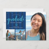 青いグリッタースクリプトの卒業式3写真コラージュ 招待状 (正面)