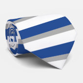 青いグレーと白の水平のストライプ ネクタイ (ロール)