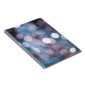 青いグレーの《写真》ぼけ味、抽象芸術背景。 ノートブック (右側)