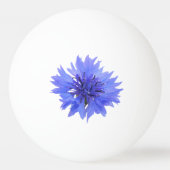 青いコーンフラワーを持つピンポンボール 卓球ボール (正面)