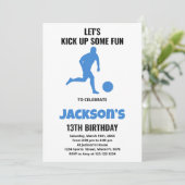 青いサッカーを走る誕生日招待状 招待状 (スタンド正面)