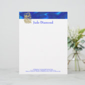 青いサテンの上に浮き彫りされた金のドラゴン レターヘッド (スタンド正面)