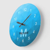 青いシアン色のグラデーションジオメトリメッシュパターンモノグラム ラージ壁時計 (傾斜)