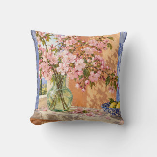 青いシャッターの明るい窓辺の桜の花瓶 クッション