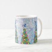 青いジェイとクリスマスツリー コーヒーマグカップ (正面右)