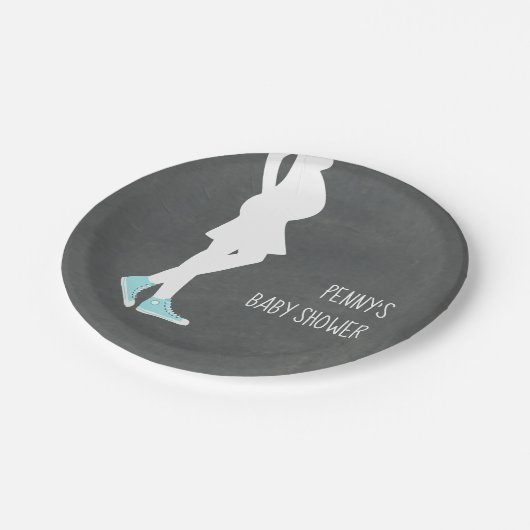 青いスニーカーのベビーの隆起のベビーシャワー ペーパープレート (アングル)