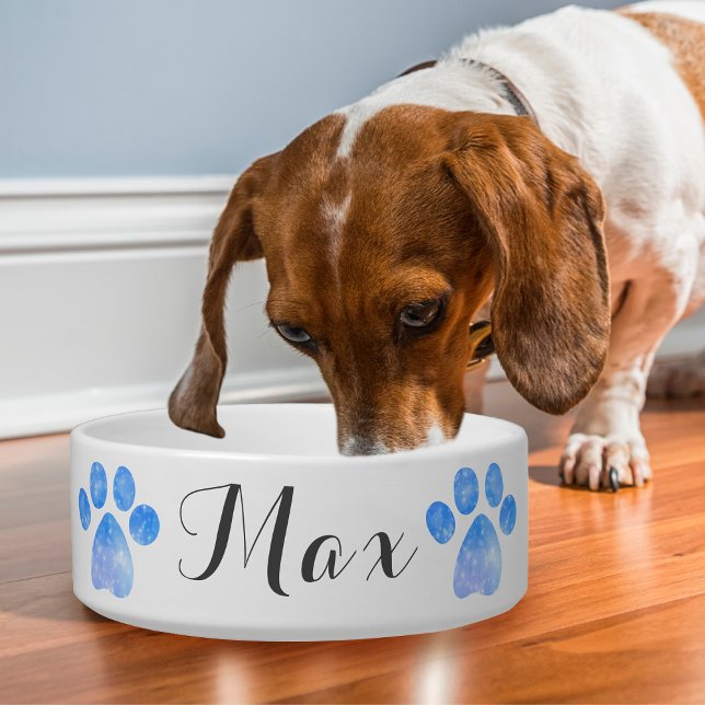 青いスパークリーのポープリントパーソナライズドッグボウル ボウル (This dog bowl is cheerful and fun with glittery blue paw prints on either side of your pet's name!)