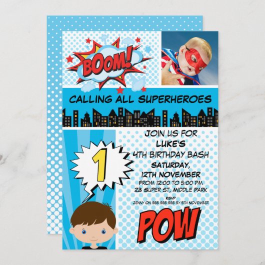 青いスーパーヒーローの写真の第1誕生日のパーティの招待状 招待状 (正面/裏面)