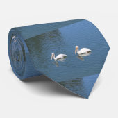 青いタイの白いペリカン ネクタイ (ロール)