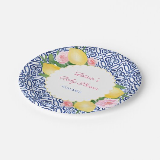 青いタイルとピンクの花模様を持つポジターノレモン ペーパープレート (アングル)