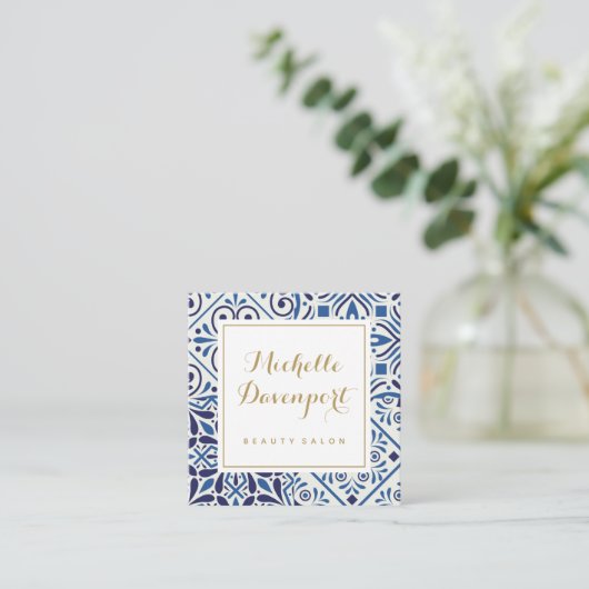 青いタイルのスティリッシュ正方形の名刺 スクエア名刺 (スタンド正面)