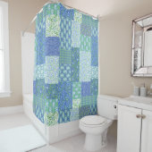 青いタマキビの花のBohoのフェイクなパッチワークパターン シャワーカーテン (インサイチュ)