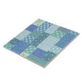 青いタマキビの花のBohoのフェイクなパッチワークパターン タイル (側面)