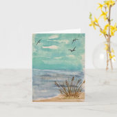青いターコイズの砂のビーチ – 雲の中の鳥 カード (黄色い花)