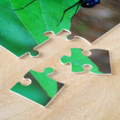 青いダンセルフライは緑の葉の上に。 ジグソーパズル (側面)