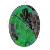 青いダンセルフライは緑の葉の上に。 ダーツボード (正面左)