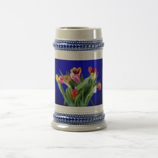 青いチューリップの花束 ビールジョッキ (中央)