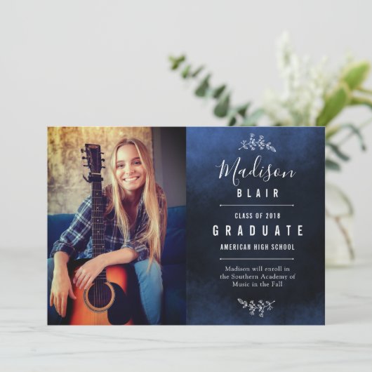 青いテクスチャ背景の卒業発表 案内状 (スタンド正面)