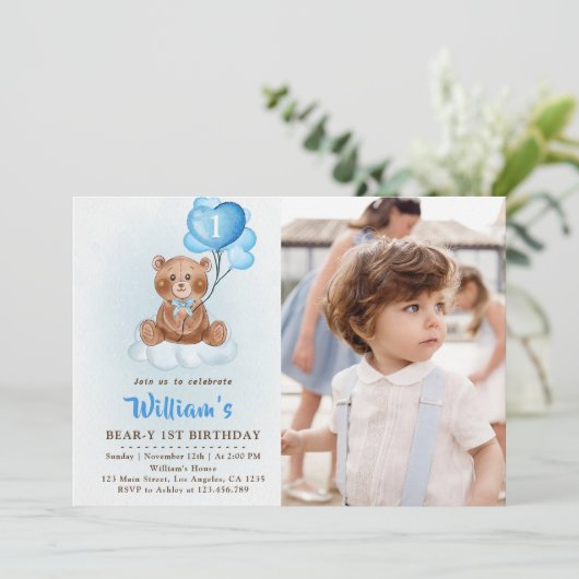 青いテディベアの風船　1歳の誕生日写真 招待状 (スタンド正面)