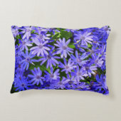 青いデイジーのような花の自然写真 アクセントクッション (裏面)