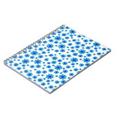 青いデイジー |フローラ繰り返しデイジーパターンのエスケープ ノートブック (左側)