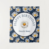 青いデニムの背景に咲くデイジーの誕生日 タペストリー (正面)