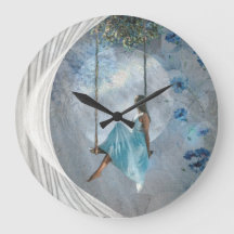 青いドレスを身にまとった女性がスイング