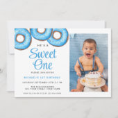 青いドーナツの写真の男の子の1歳の誕生日パーティー 招待状 (正面)