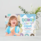青いドーナツ 成長する少年 誕生日パーティーの写真 招待状 (スタンド正面)