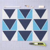 青いネイビーブルー白い三角形の幾何学的パターン 薄葉紙 (クラフト)