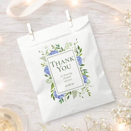 青いハイドレンジアのウェディングシャワーのお礼メッセージ フェイバーバッグ (クリップ留めされた状態)