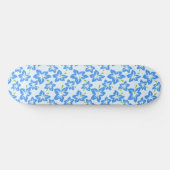 青いハイビスカス、青い花、花の模様 スケートボード (横)