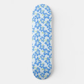 青いハイビスカス、青い花、花の模様 スケートボード (正面)