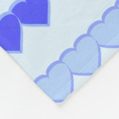 青いハート行の影 フリースブランケット (角)