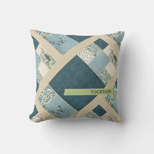 青いパッチワークの対角装飾用クッション クッション (正面)