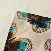 青いパンジー蝶のパターンがオフ白 ビーチタオル (インサイチュ)