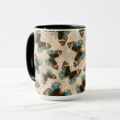 青いパンジー蝶のパターンがオフ白 マグカップ (正面左)