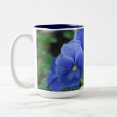 青いパンジー ツートーンマグカップ (左)