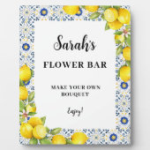 青いパーソナライズされたタイルにレモン花のバーサイン フォトプラーク (正面)