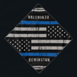 青いパーソナライズされた線の警察犬 バンダナ<br><div class="desc">薄い青い線のバンダナ-警察旗色のアメリカ国旗、動揺してデザイン。警察犬の名前を使用してカスタマイズします。警察犬パーソナライズされたのバンダナは警察や警察の家族、そして彼らを支える人々に最適です。COPYRIGHT (C) 2020 Judy Burrows,  Black Dog Art - All Rights Reserved.細いパーソナライズされた青い線の警察犬バンダナ</div>
