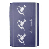 青いパーソナライズされた背景に白いサメ バスマット (正面縦)