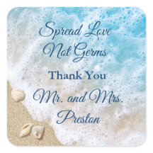 青いビーチの波の拡散ラブハンドサニタイザー