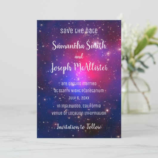 青いピンクと紫の宇宙イメージ日付を保存 招待状 (スタンド正面)