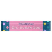 青いピンクの小児科医名プレートカラフル点 デスクネームプレート (正面)