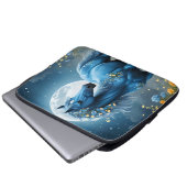 青いファンタジー魔法の馬の月の花、 ラップトップスリーブ (正面下部)