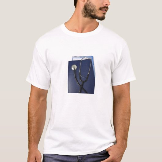 青いフォルダーの医学の聴診器 Tシャツ (正面)