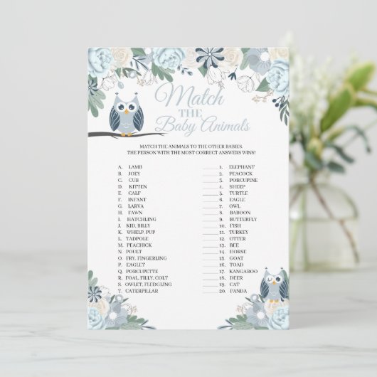 青いフクロウのフローラが動物の赤ちゃんゲームカードにマッチ 招待状 (スタンド正面)