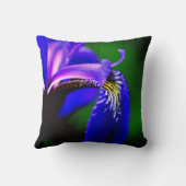 青いフラグ虹彩花びらクローズアップ クッション (裏面)